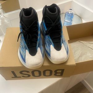 Yezzy QNTM frozen Blue